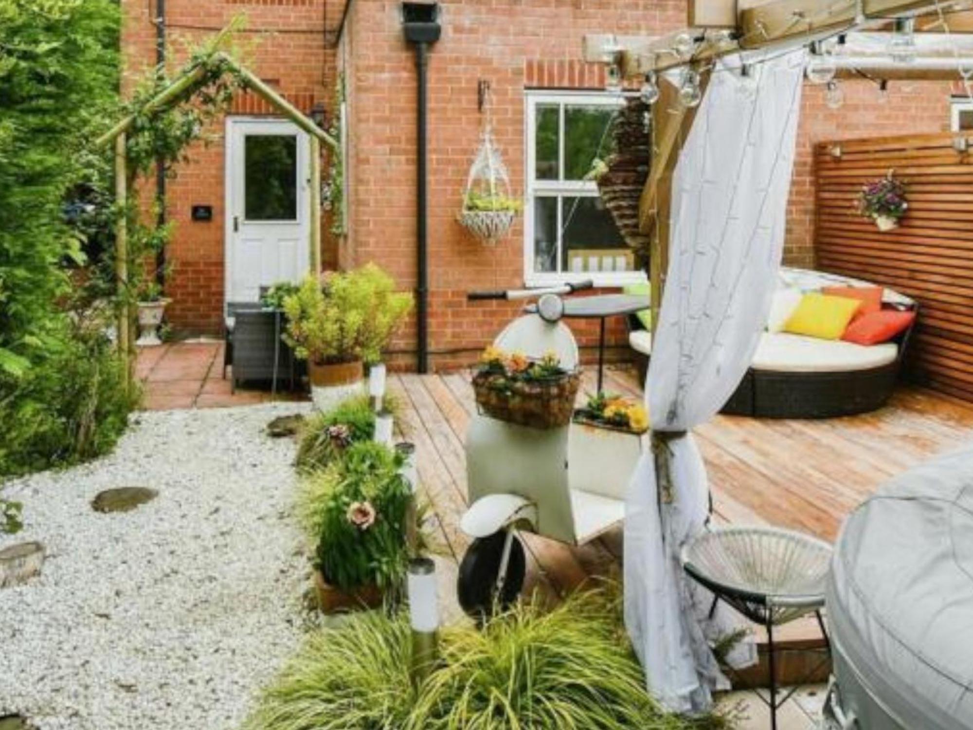 Апартаменты Cosy Garden Flat, Private Hot Tub & Four Poster Bed Йорк Экстерьер фото